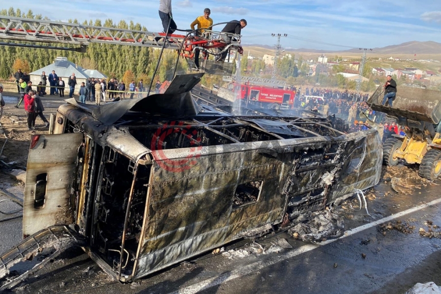 Ağrı'da trafik kazasında hayatını kaybeden 6 kişinin kimlikleri belirlendi