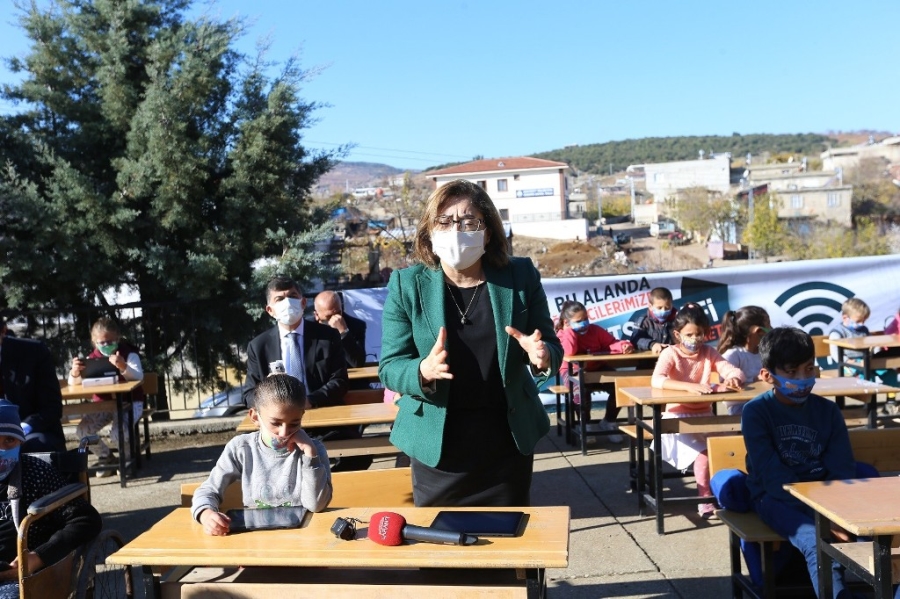 Gaziantep'te online eğitim alamayan öğrenci kalmayacak