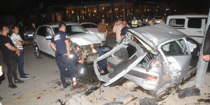Cizre’de 2 otomobil kafa kafaya çarpıştı: 3 yaralı
