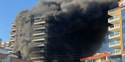 Antalya’da otel inşaatında yangın çıktı