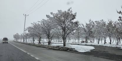 Dondurucu soğuklar Bitlis Tatvan'da görüldü