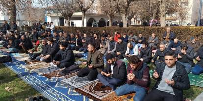 Batmanlılar cuma namazı öncesi yağmur duasına çıktı