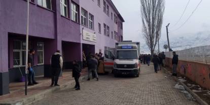 Hakkari'de zehirlenen 34 öğrenci  hastaneye kaldırıldı