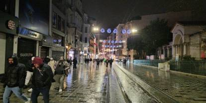 Taksim’de kar yağışı etkili oldu