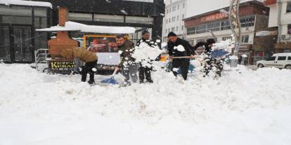 Onlarca köy yolu ulaşıma açılmayı bekliyor