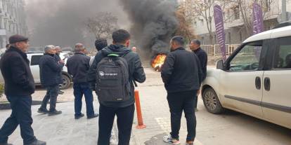 Esnaflar daralan yol için eylem yaptı