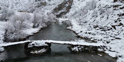 Şırnak'ın Bal ormanları, kar yağışı ile kartpostallık görüntüler oluşturdu