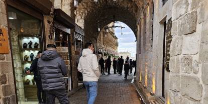 Midyat Kışa Rağmen Turist Akınına Uğruyor: Şırnaklılar Hayran Kaldı!