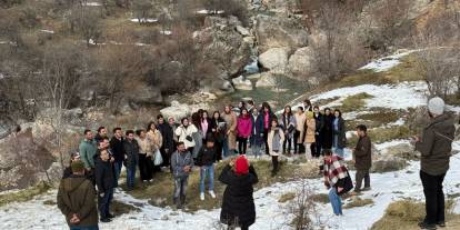 Öğrencilerden anlamlı hareket: Yaban hayvanları için doğaya yem bıraktılar