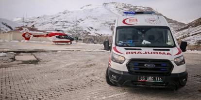 Bahçesaray’da 65 yaşındaki hasta helikopter ambulansla Van’a sevk edildi