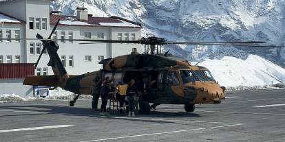 Şemdinli’de hamile kadın askeri helikopterle hastaneye sevk edildi