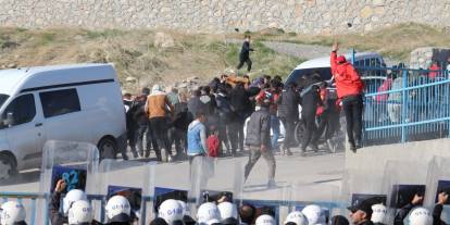 Şırnak’ta maçı bahane edip polise taşla saldıran guruba gazlı müdahale