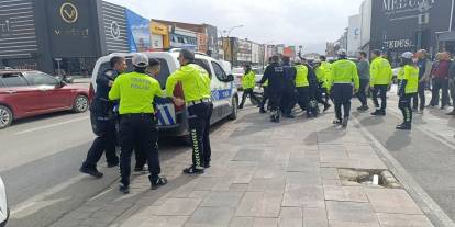 Kasktan ceza yedi, ekiplere zor anlar yaşattı: O anlar kamerada