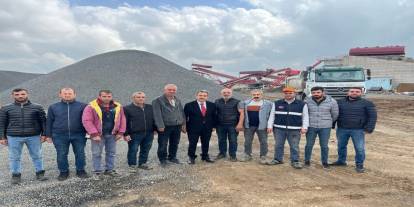 Vali Ekici, İdil’de taş toplama ve kırma tesisinde incelemede bulundu