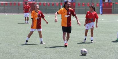Galatasaray'ın Efsaneleri Cizre'de gençlerle dostluk maçı oynadı