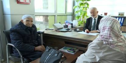 Yaşlı çiftten insanlığa 'altın' dokunuş