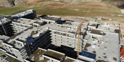 Siirt'te sismik izolatörlü hastane inşaatı devam ediyor