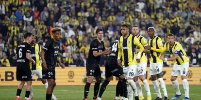 Kartal, Kanarya'yı Kadıköy'de avladı