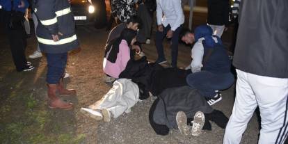 Çarpışıp savrulan araçlar yayaların arasına daldı 11 kişi yaralandı