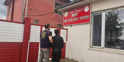 Mardin'de cezaevi firarisi düğün salonunda saz çalarken yakalandı