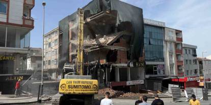 Esenyurt’ta deprem kabini testi yürekleri ağza getirdi