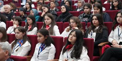 Fen Lisesi Öğrencileri ETÜ’de düzenlenen sempozyumda buluştu