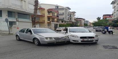 'Dur' tabelasını kapatan kamyonet kazaya neden oldu