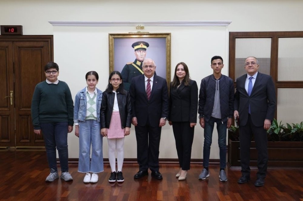 Şırnaklı gençlerden Milli savunma bakanı Yaşar Güler'e ziyaret! İşte ziyaretten fotoğraflar