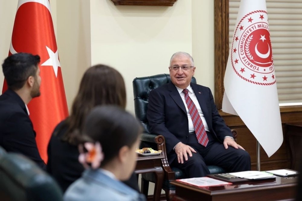 Şırnaklı gençlerden Milli savunma bakanı Yaşar Güler'e ziyaret! İşte ziyaretten fotoğraflar