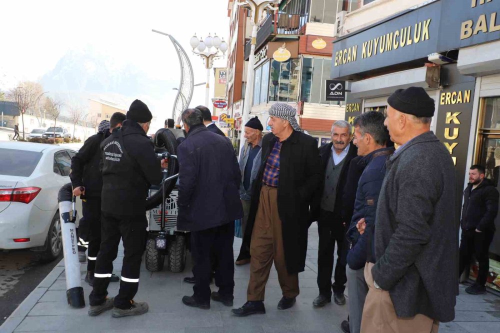 Bir ilk gerçekleşti ve Hakkari ilk defa vakumlu temizlik makinesine kavuştu