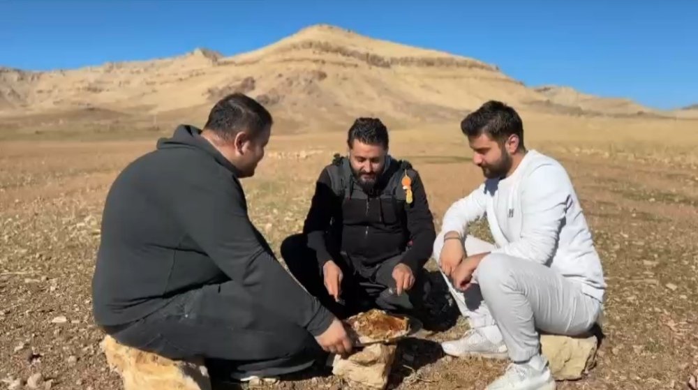 Ülke gündemine oturan olay! Mardinli genç esnaf yemek siparişini paraşütle götürdü