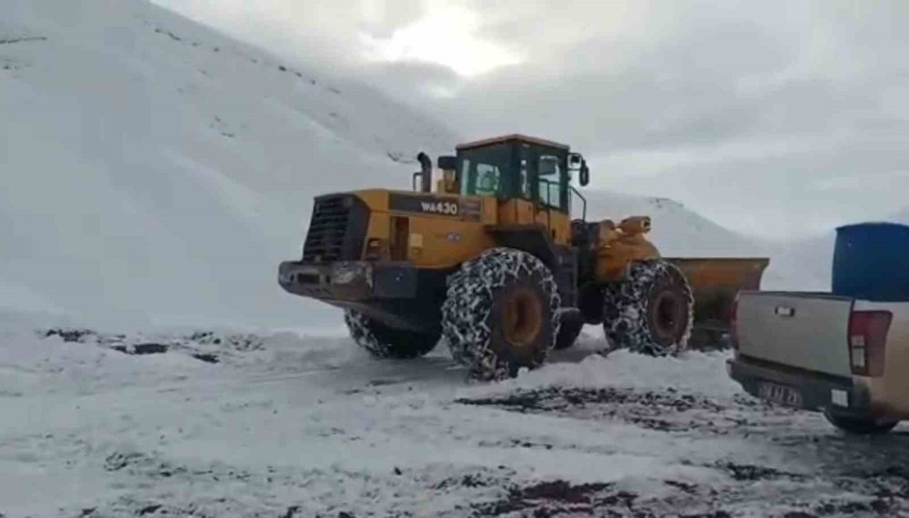 Siirt'te çok sayıda köy yolu ulaşıma kapatılmıştı! Hepsi açıldı