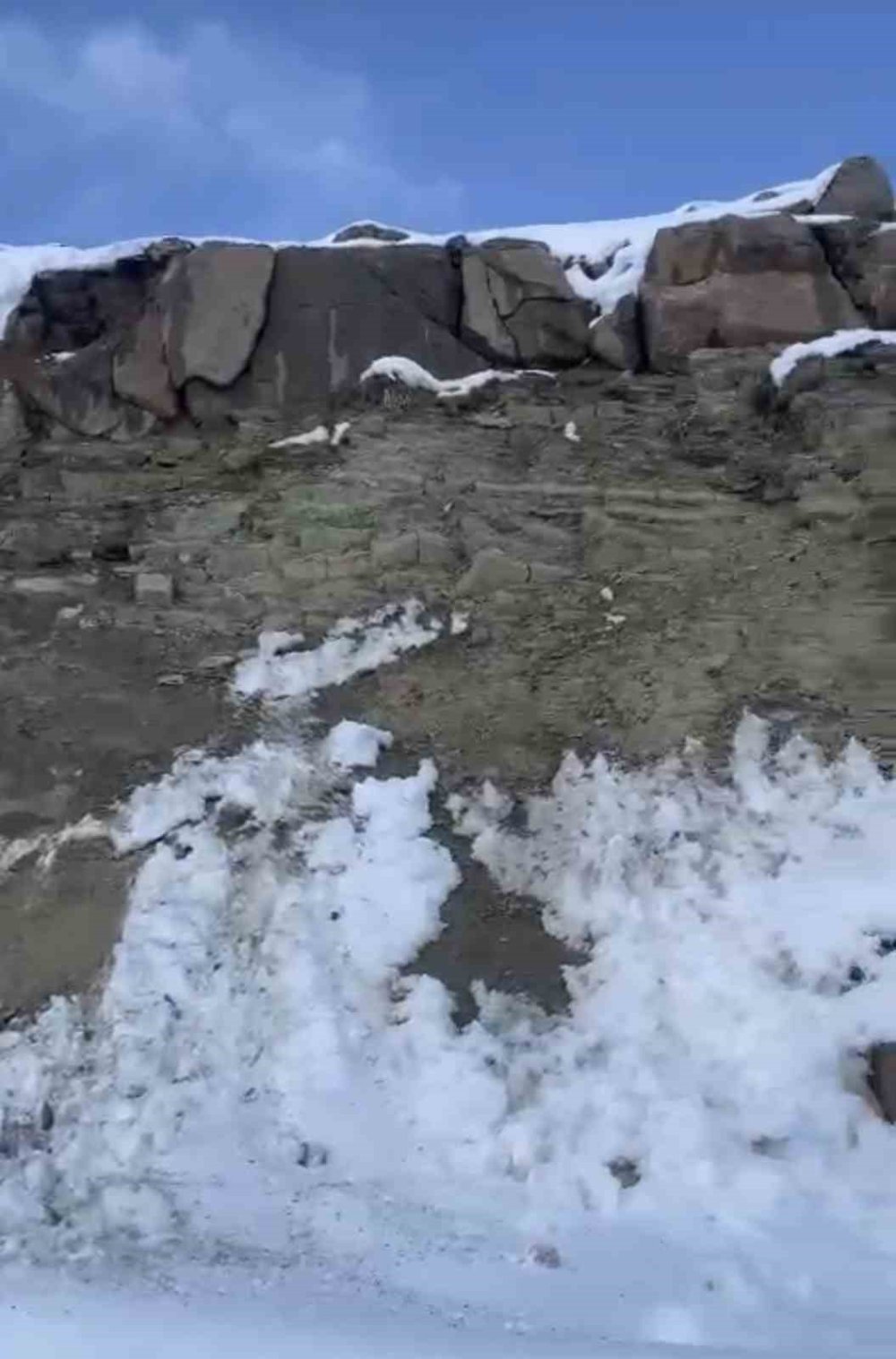 Hakkari Yüksekova'da film gibi olay: Ölümden kıl payı kurtuldular