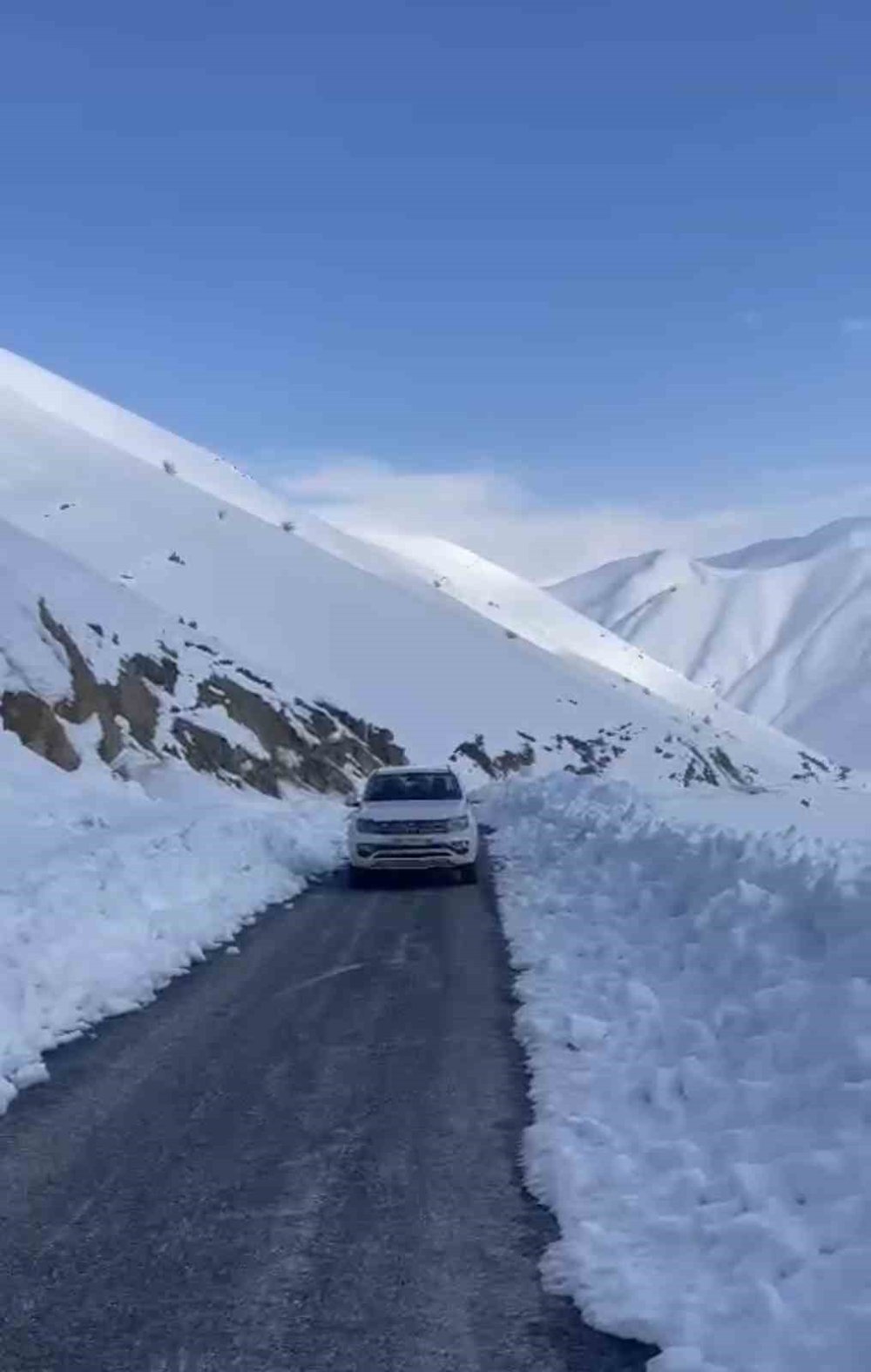 Hakkari Yüksekova'da film gibi olay: Ölümden kıl payı kurtuldular