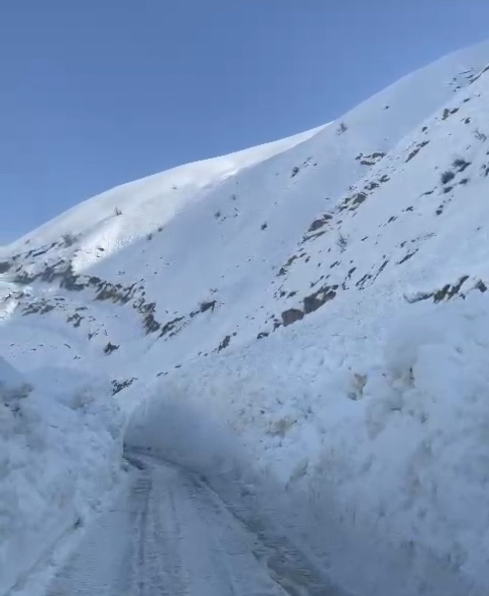 Hakkari Yüksekova'da film gibi olay: Ölümden kıl payı kurtuldular