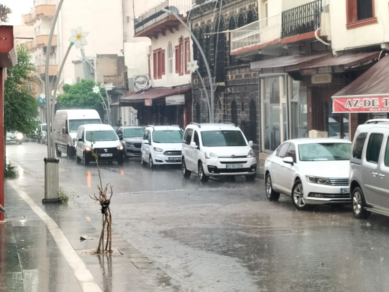 cizrede-dolu-ile-karisik-yagan-yagmur-hayati-olumsuz-etkiledi-2.jpeg