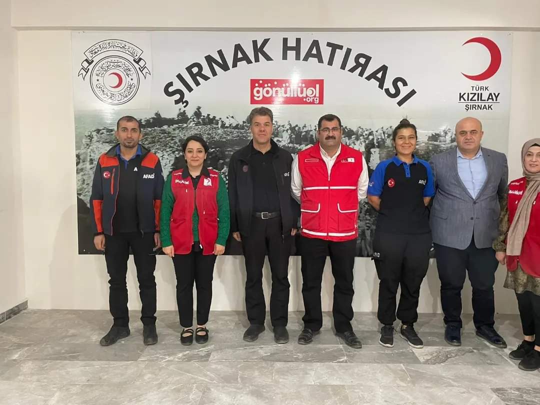 afad-sirnak-il-mudurunden-turk-kizilay-sube-baskanligina-ziyaret-2.jpeg