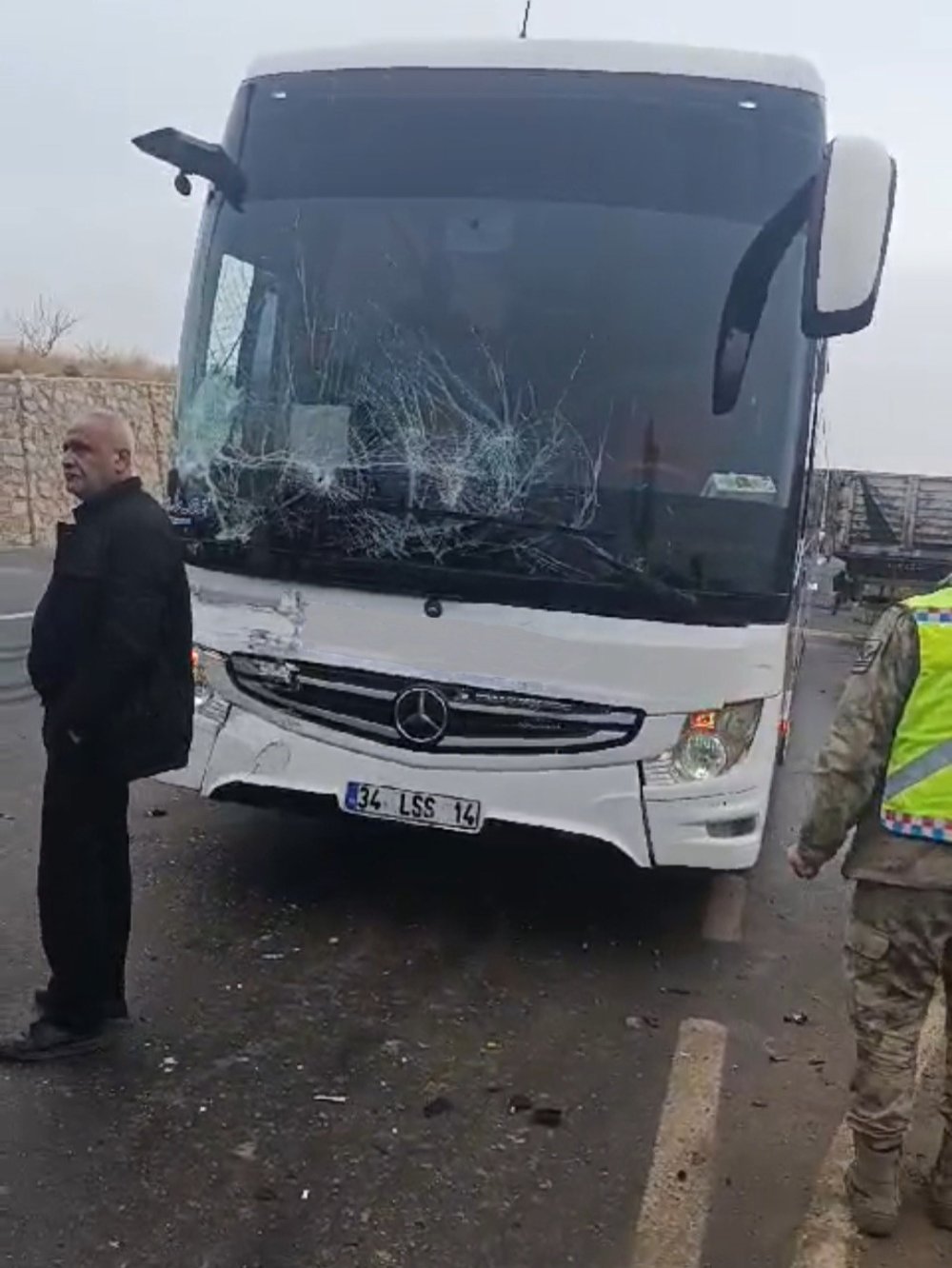 Siirt’te yolcu otobüsü ile minibüs çarpıştı: 5 kişi kazada yaralandı