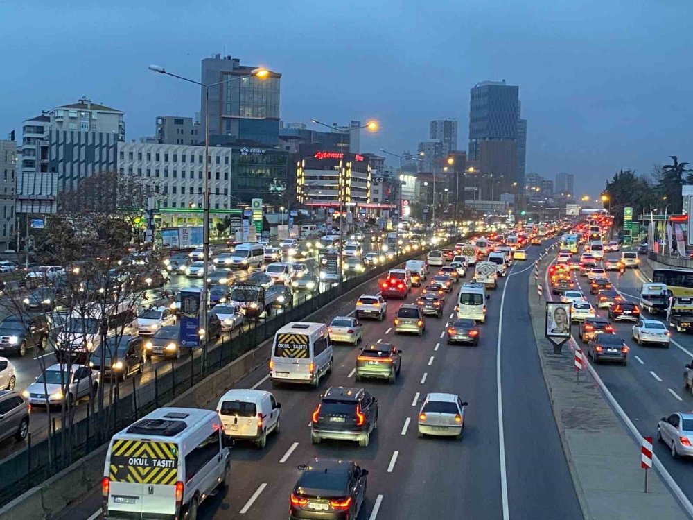 İstanbul’da trafik yoğunluğu yüzde 90’u geçti