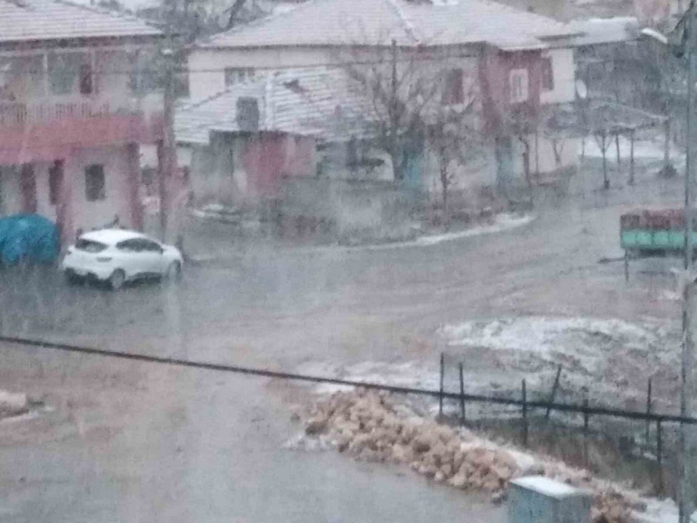 Malatya’da yüksek rakımlı bölgelerde kar yağışı etkili oluyor