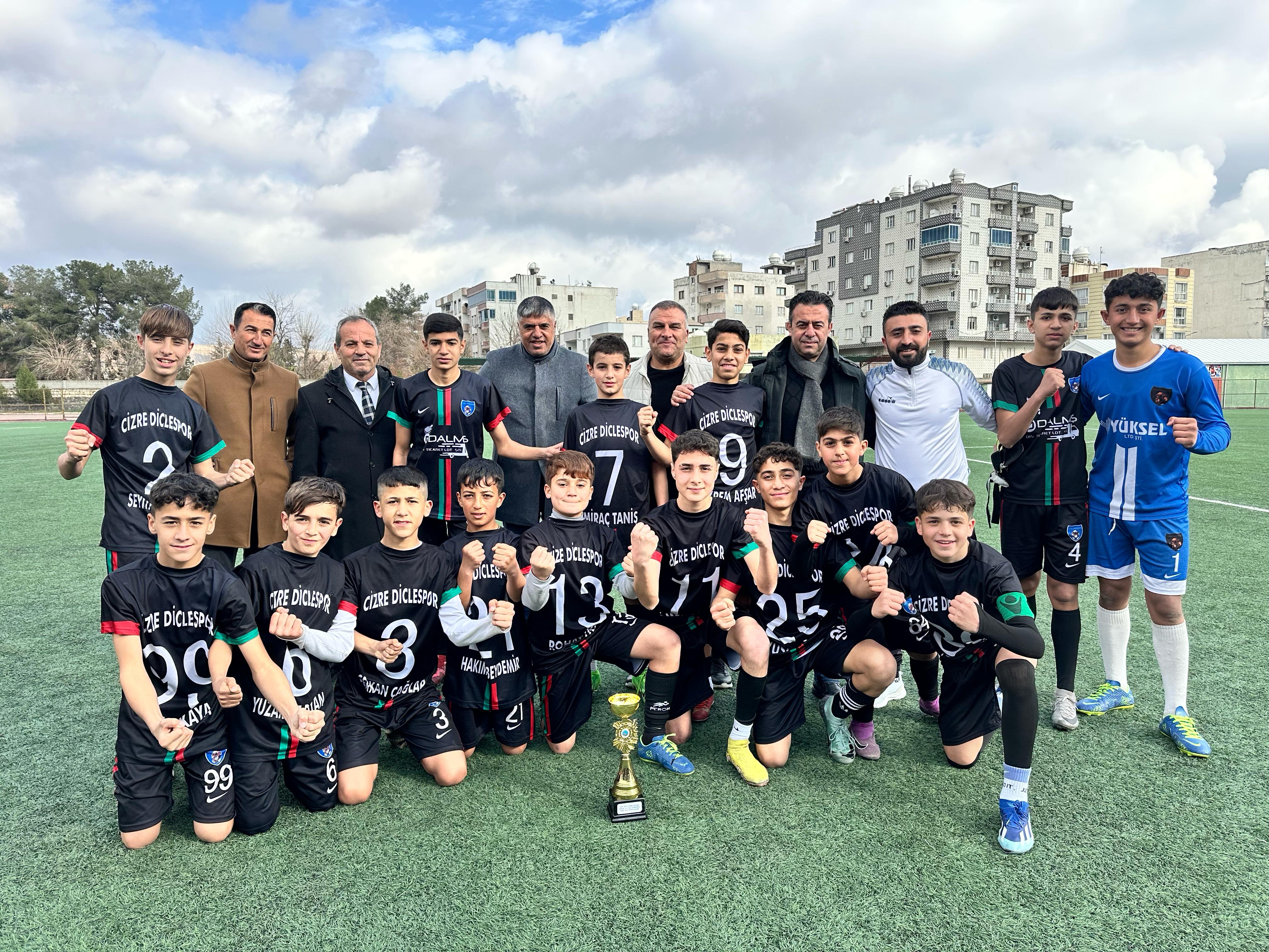 u14-gelisim-liginde-cizre-dicle-spor-na-maglup-sampiyon-oldu-3.jpeg