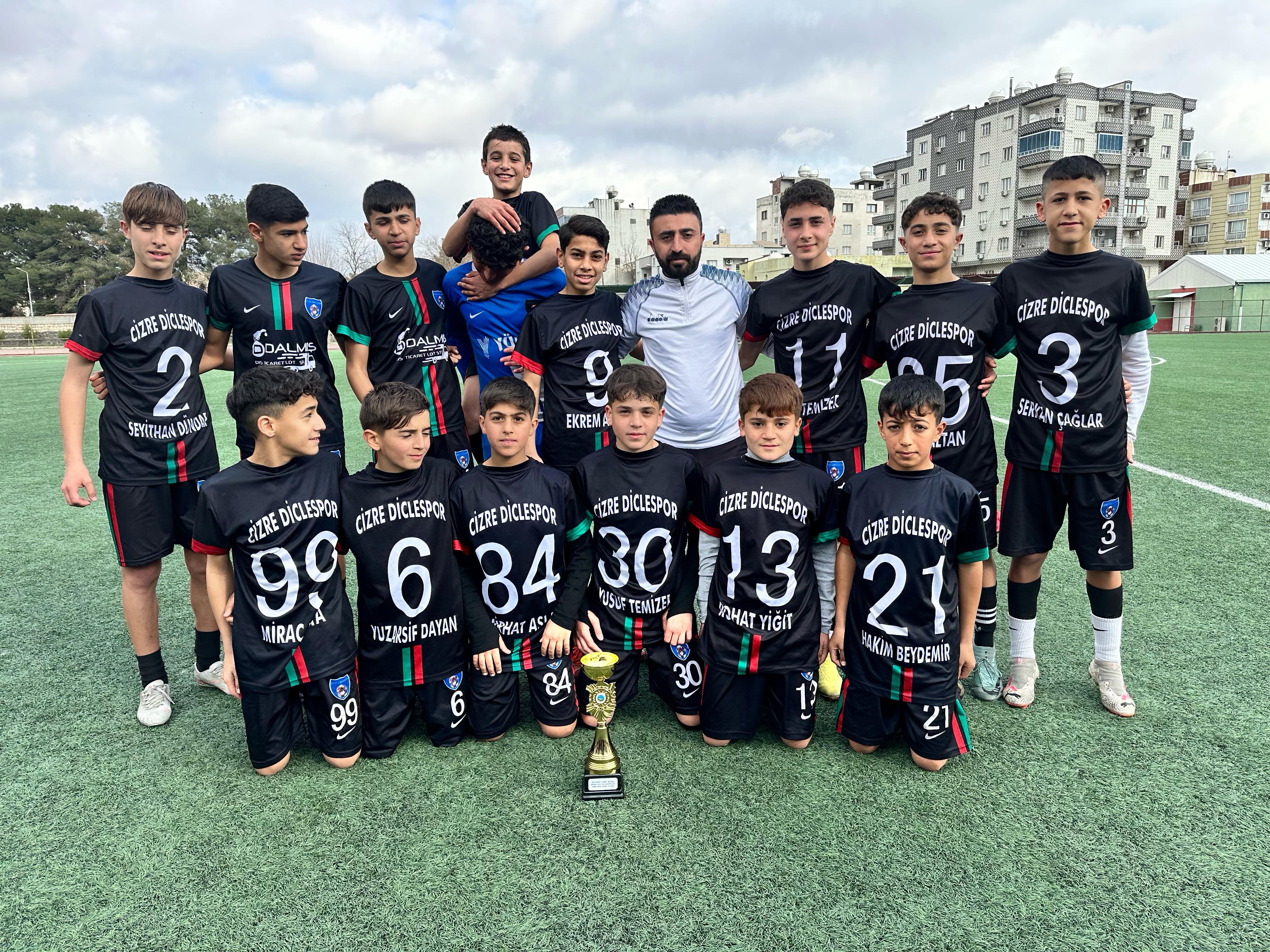 u14-gelisim-liginde-cizre-dicle-spor-na-maglup-sampiyon-oldu-4.jpeg