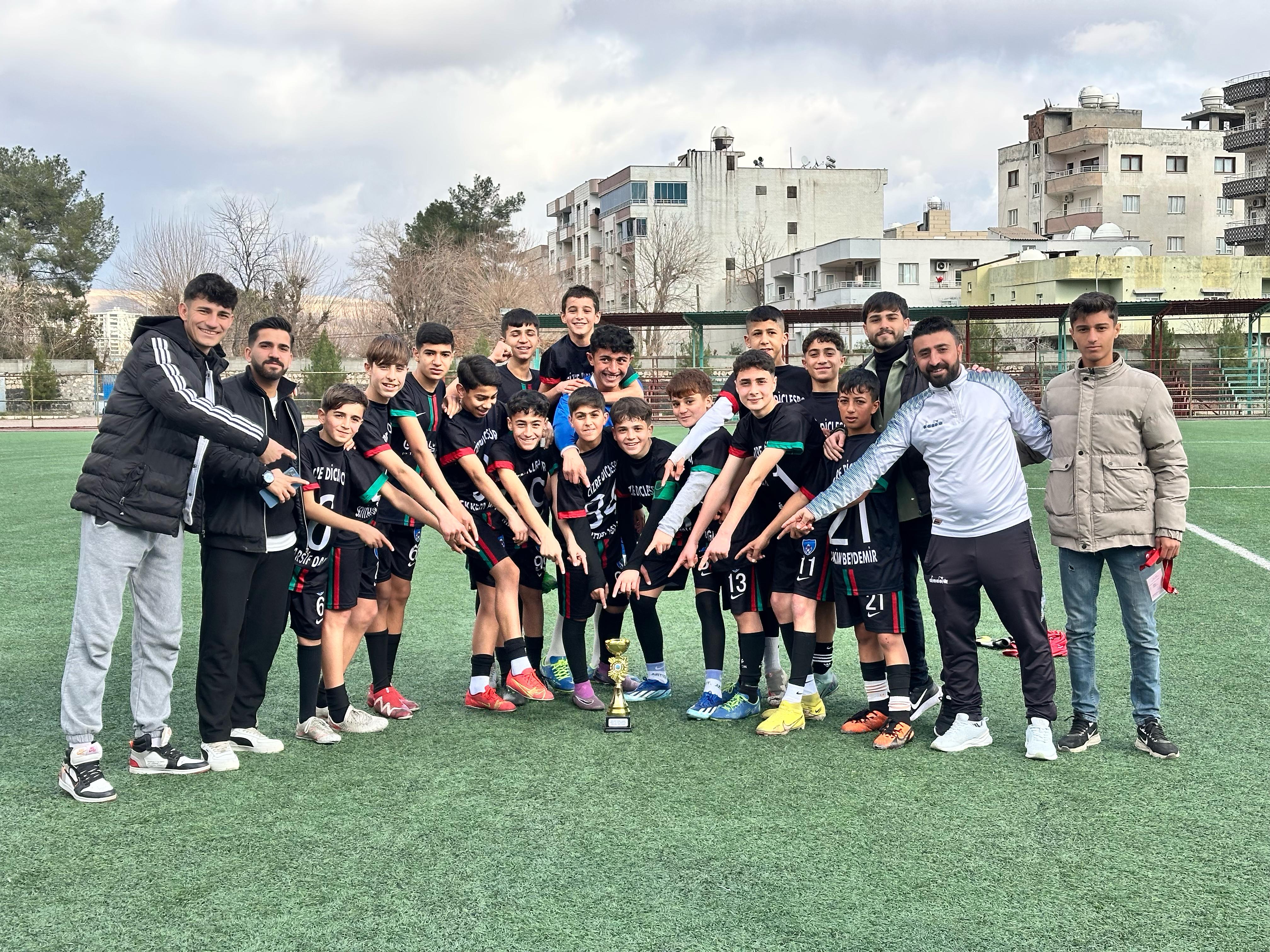 u14-gelisim-liginde-cizre-dicle-spor-na-maglup-sampiyon-oldu-5.jpeg