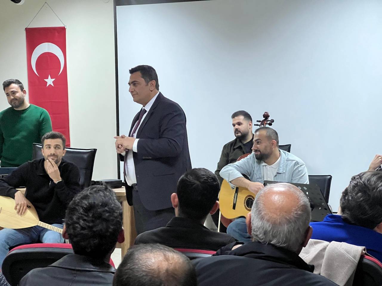 cizre-ogretmen-korosundan-muzik-ziyafeti-3.jpg