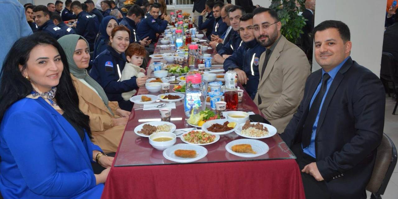 sirnakta-mahkumlar-ve-protokol-iftar-sofasinda-bir-araya-geldi-1.jpeg