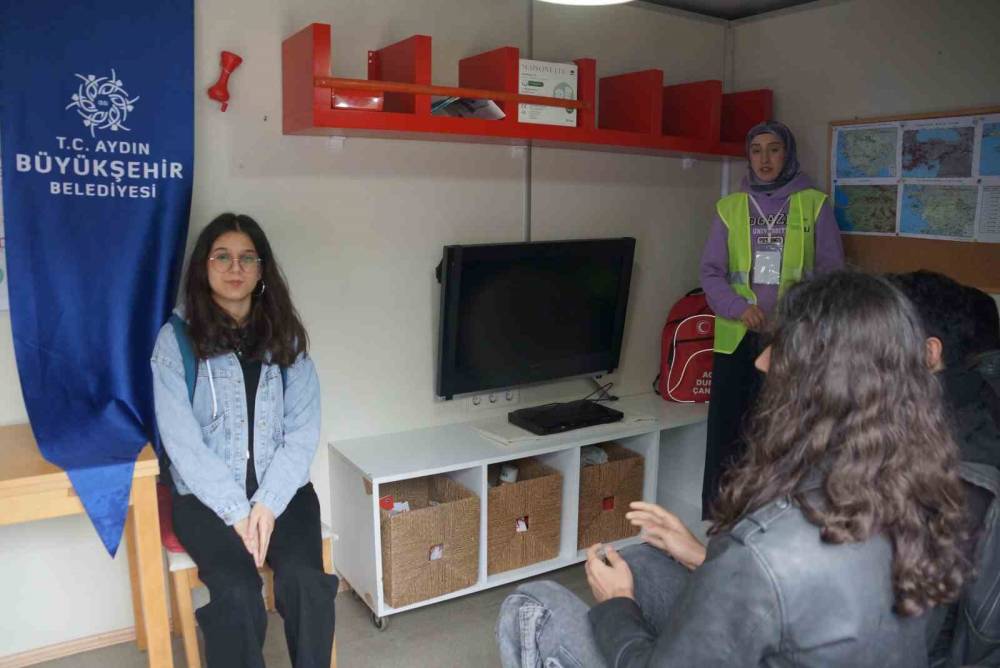 Aydınlılar simülatörde 7.4 şiddetindeki depremi yaşadı