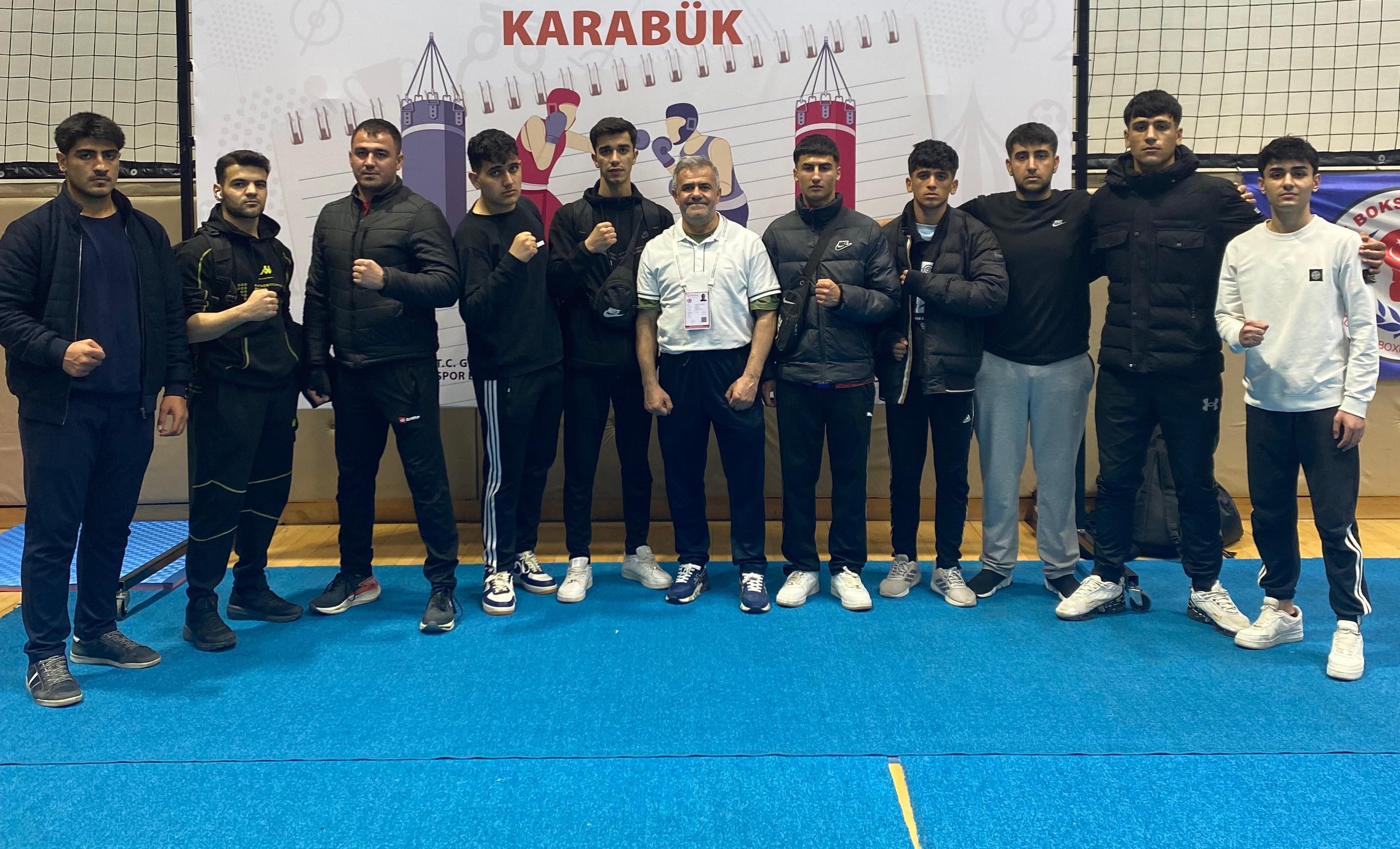 sirnakli-sporcular-turkiye-a-gencler-liseler-arasi-boks-sampiyonasinda-buyuk-bir-basariya-imza-atti-2.jpeg