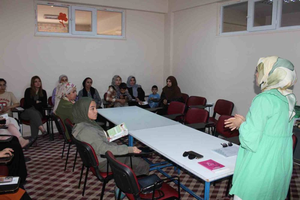 Siirt’te kadınlara normal doğum semineri verildi