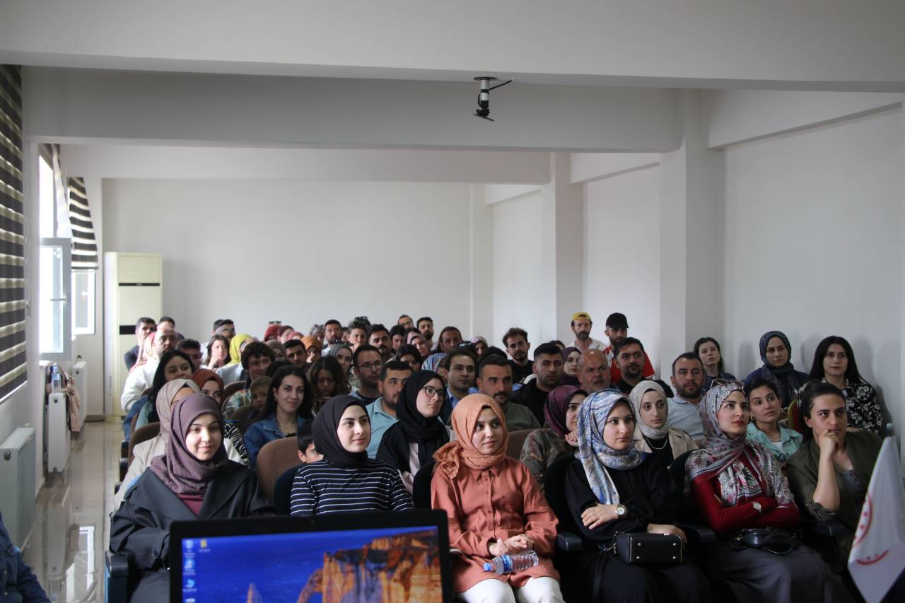guclukonakta-egitimde-etik-ruzgari-ogretmenler-icin-ilham-verici-seminer-4.jpg