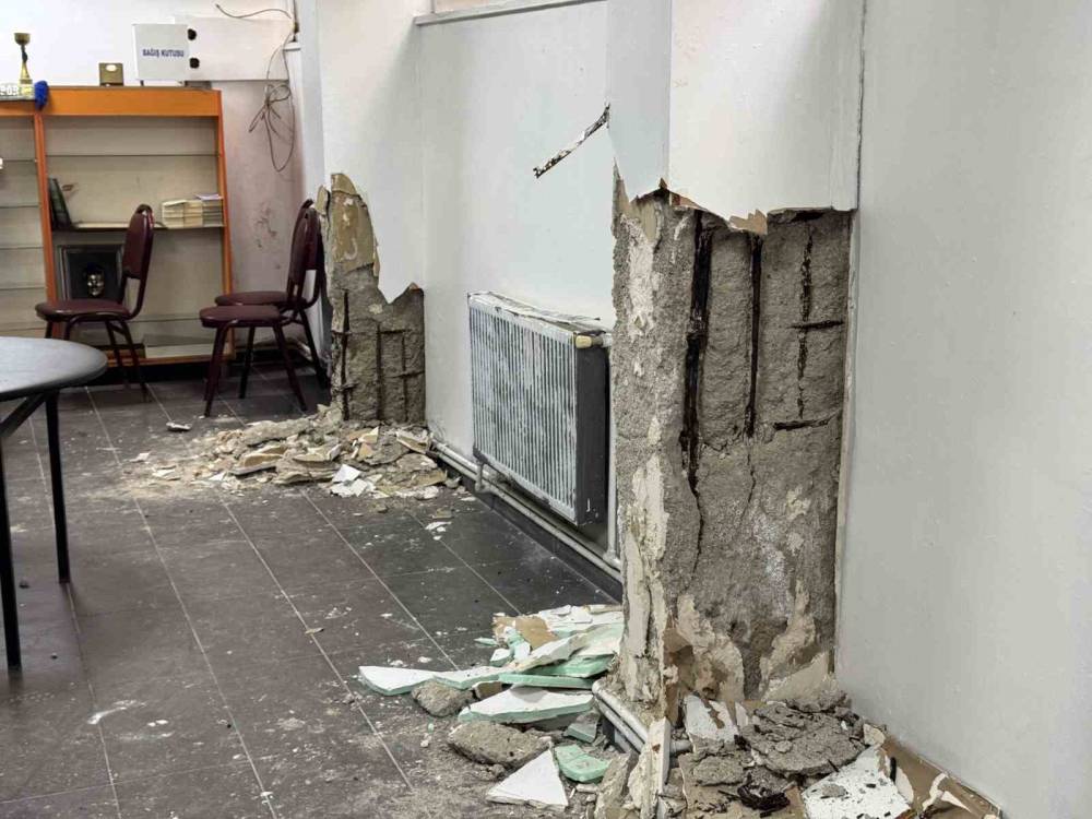 Küçükçekmece’de 6,2’lik depremde 6 katlı binanın kolanları patladı
